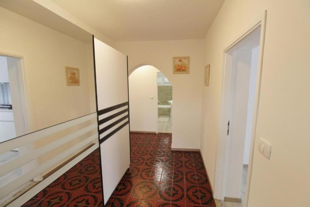 With A Parking Space - 21460 Umag