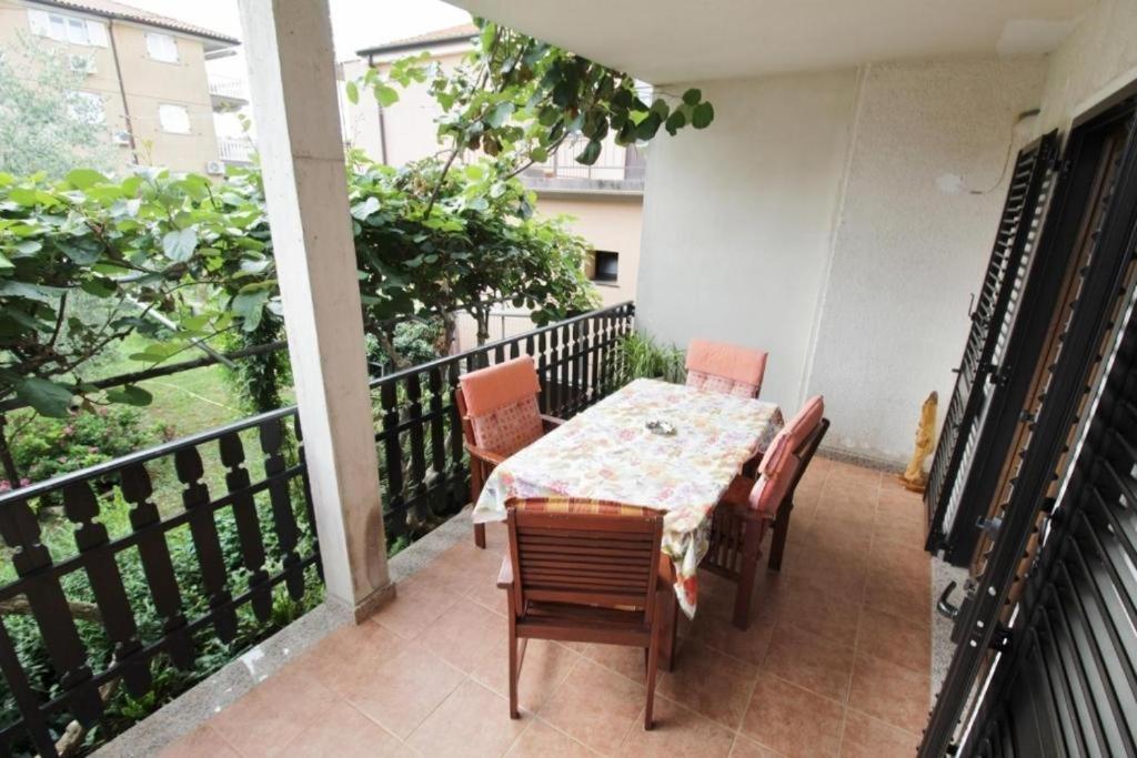 Apartman With A Parking Space - 21460 Umag