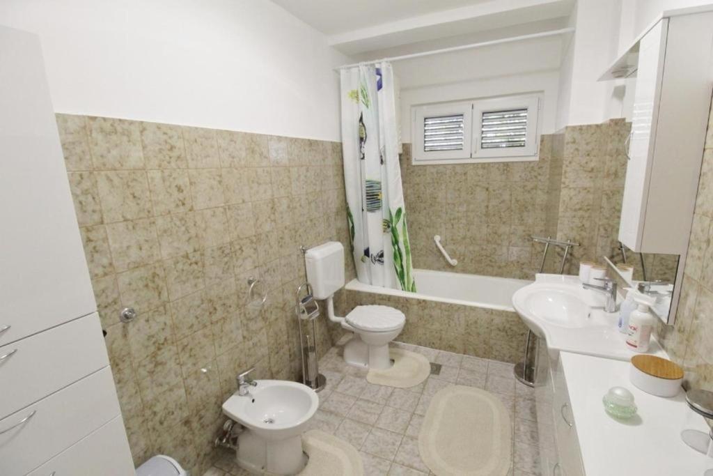 Apartman With A Parking Space - 21460 *
