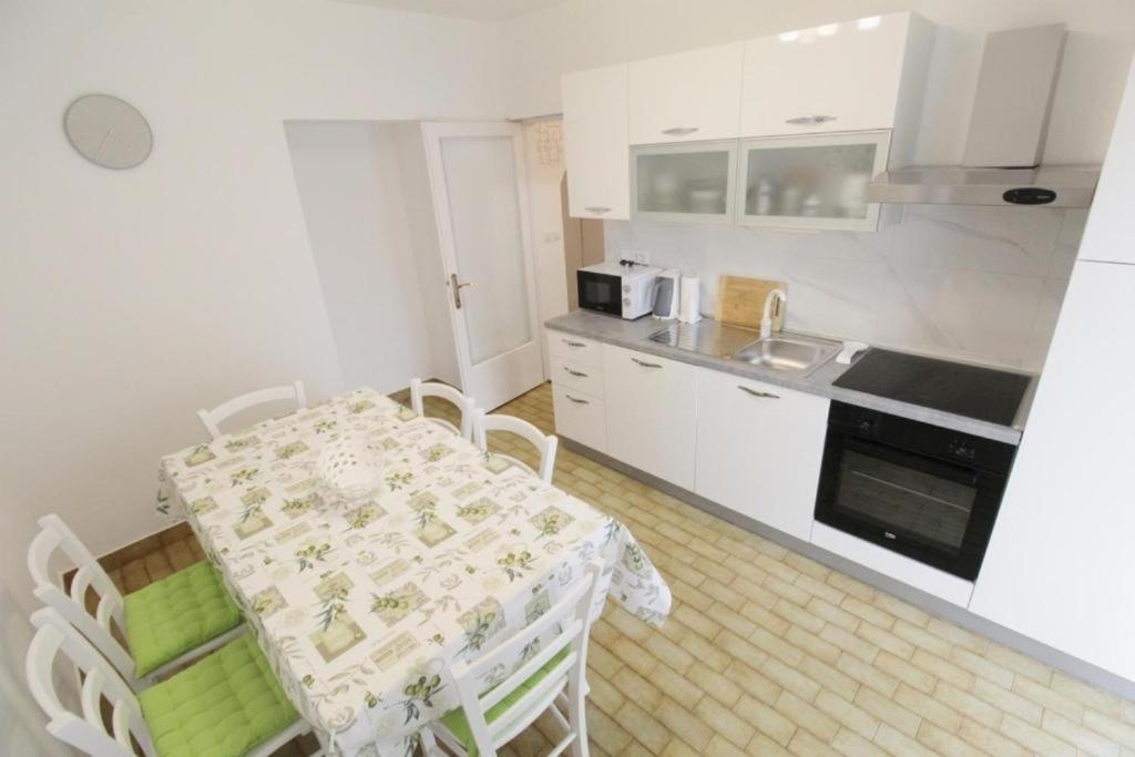 Apartman With A Parking Space - 21460